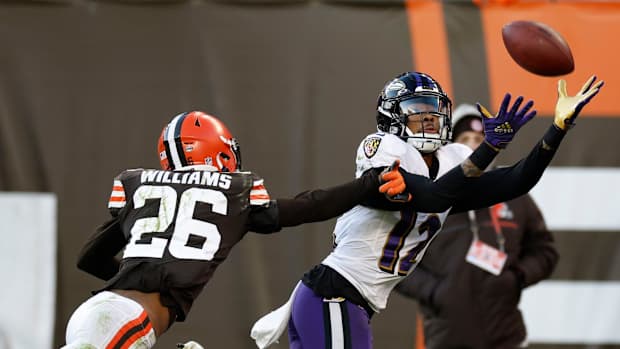 202112130500TMS_____MNGTRPUB_SPORTS-RAVENS-ROOKIE-WR-RASHOD-BATEMAN-NOTCHES-2-BZ5